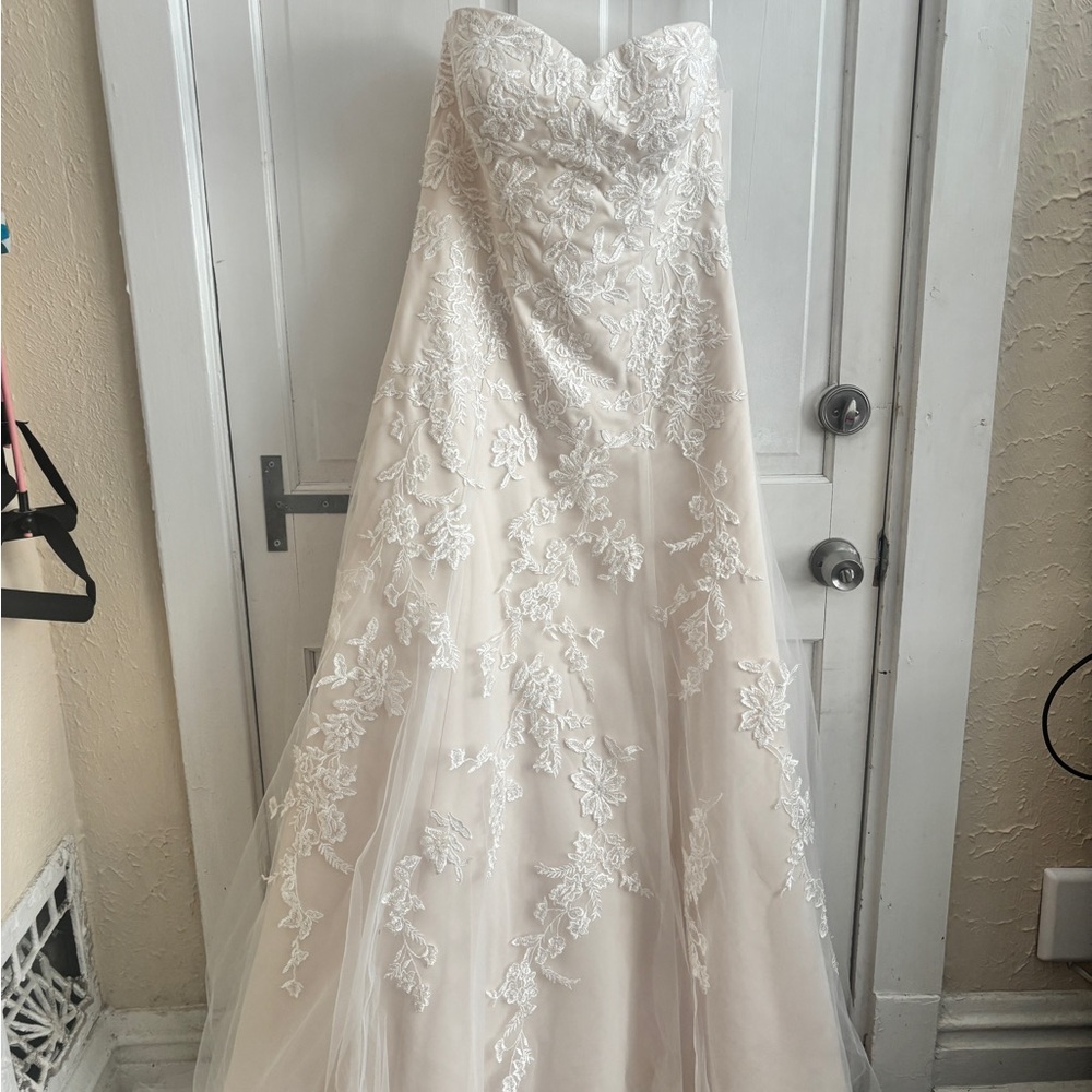 David's Bridal Strapless Lace Wedding Dress - White and Cream